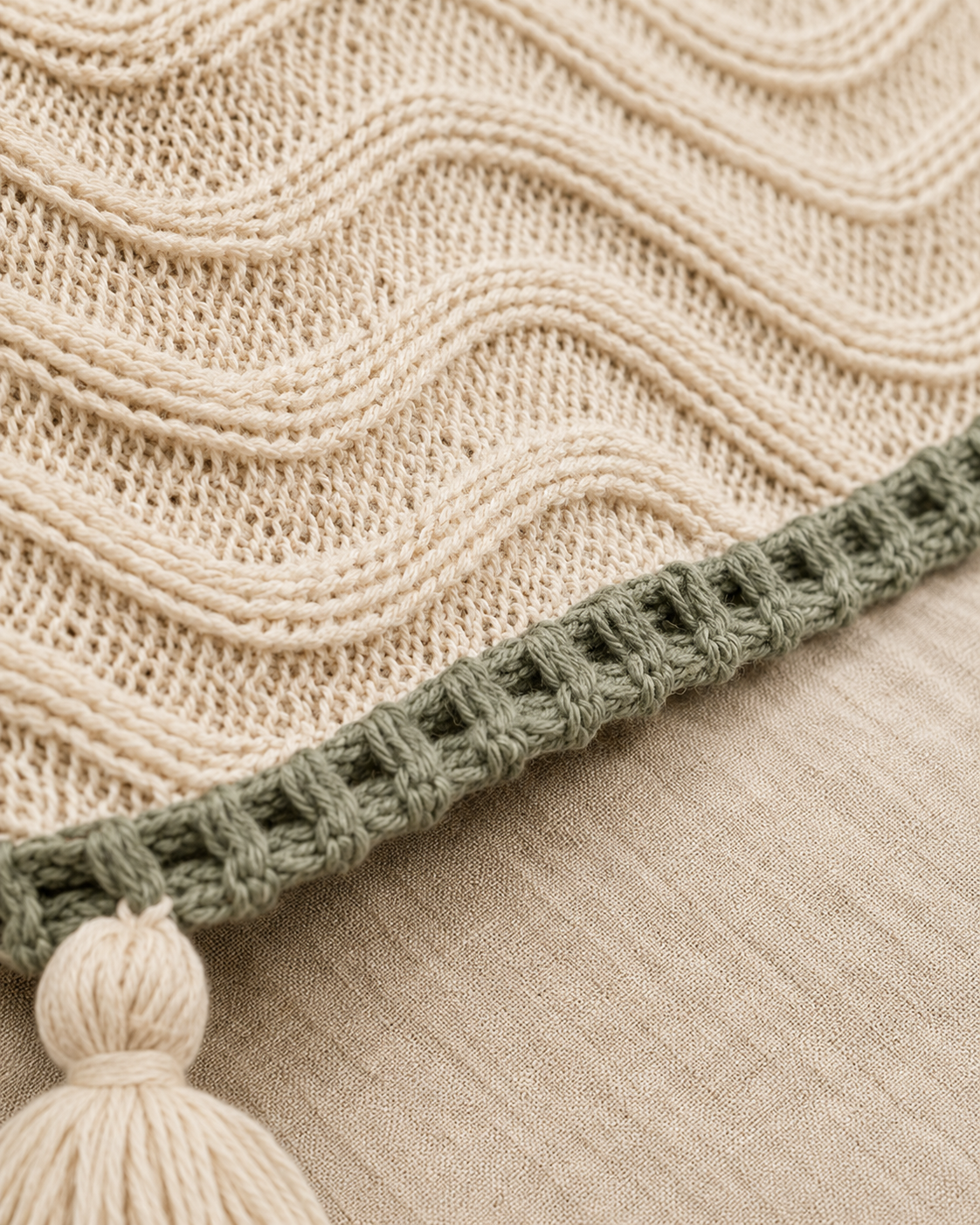 Aureline Ripple-Knit Bed Throw – Ivory & Sage